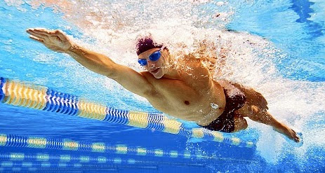 La física de la natacion ¿por qué flotamos?